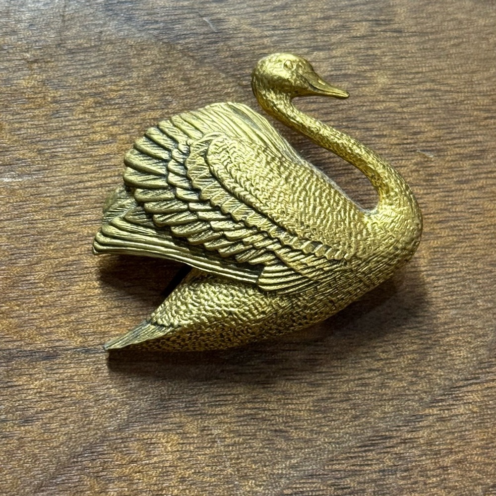 Vintage MFA Museum of Fine Arts Gold-Tone Swan Brooch pin